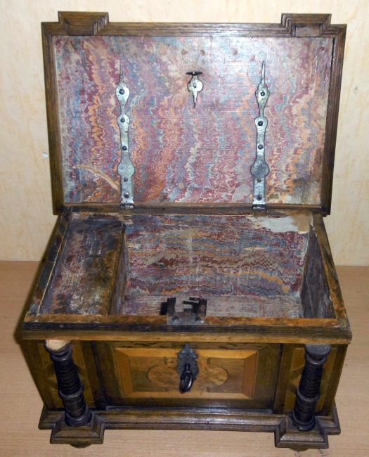 Antike Holzkiste mit Geheimfach bei Pamono kaufen