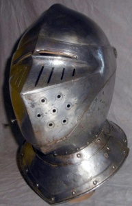 geschlossener_visierhelm_um_1550_20191030_1366444058