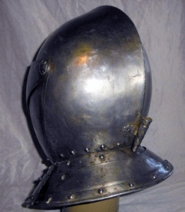 geschlossener_visierhelm_um_1550_20191030_1411150306