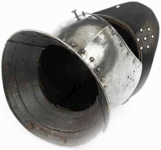 geschlossener_visierhelm_um_1550_20191030_1543722306