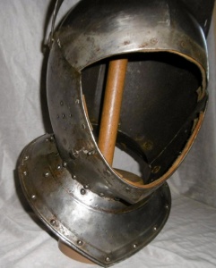 geschlossener_visierhelm_um_1550_20191030_1736836878