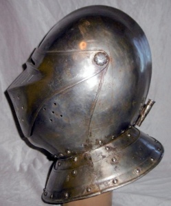 geschlossener_visierhelm_um_1550_20191030_1879104516