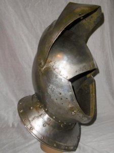 geschlossener_visierhelm_um_1550_20191030_2009229876